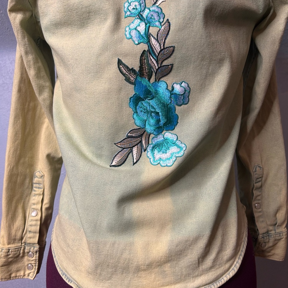 Floral Embroidered Long Sleeve Shirt size XS Levi’s